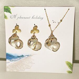Real shell set with real gold plate clover leaf with open shell